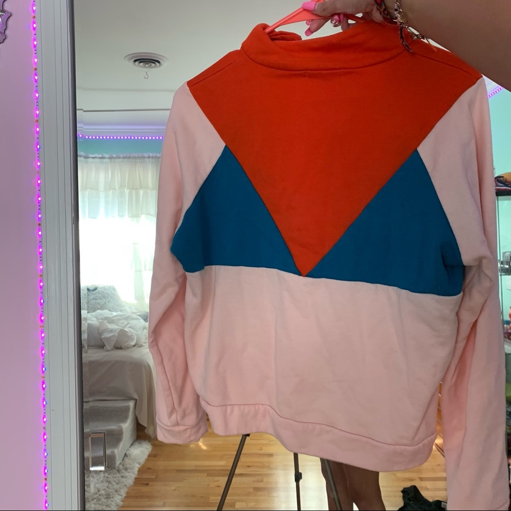 Forever 21 Color-blocking Cropped Sweatshirt - Picture 2 of 3